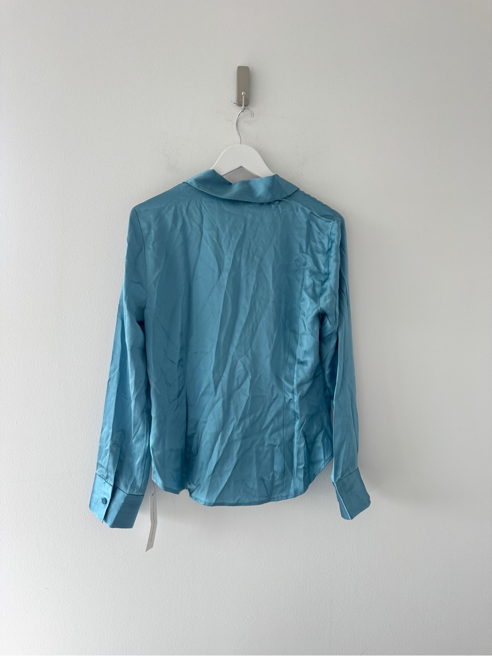 REFORMATION Raya Fitted Silk Top in Siren 10 - Picture 4 of 5